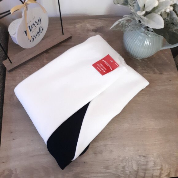 White With Black Border Christmas Tree Skirt 42" 54" - 48" Diameter - Picture 4 of 5